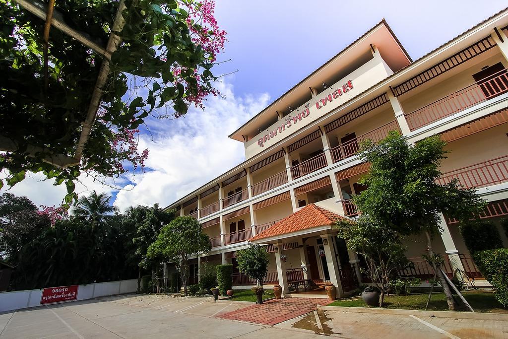 Udomsup Place Aparthotel Nakhon Ratchasima Exterior photo