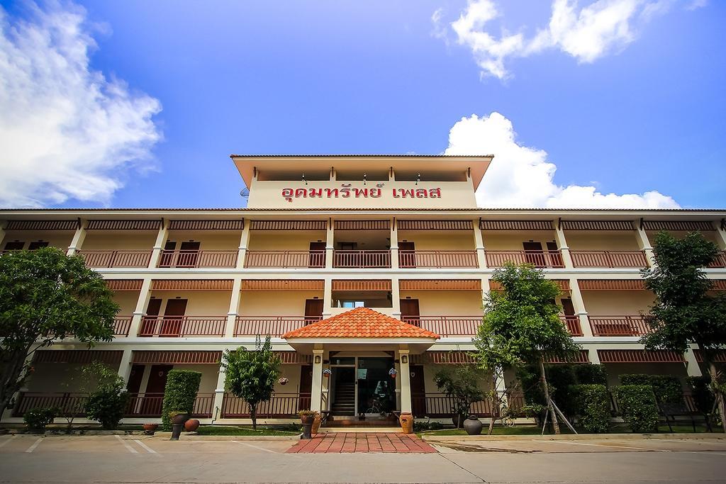 Udomsup Place Aparthotel Nakhon Ratchasima Exterior photo